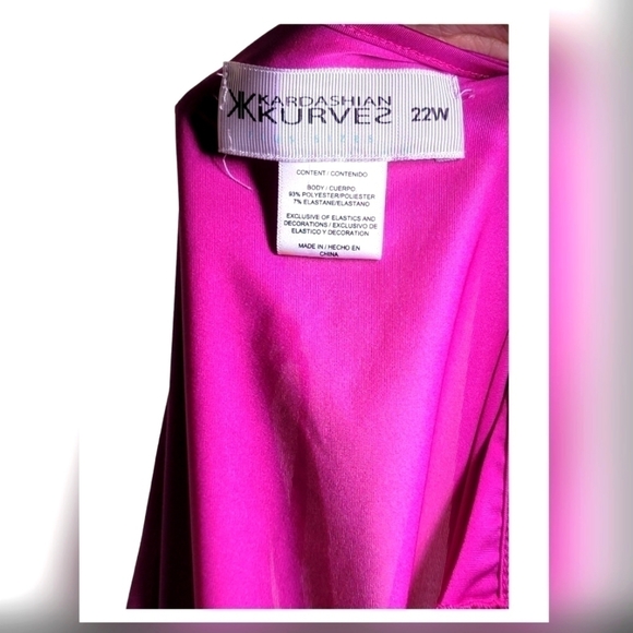 Kardashian KURVES - Picture 3 of 3